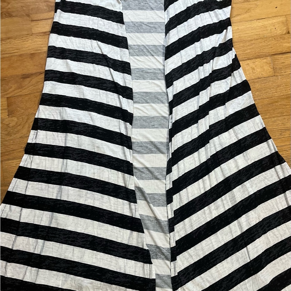 Black and White Striped Lularoe Joy NWOT